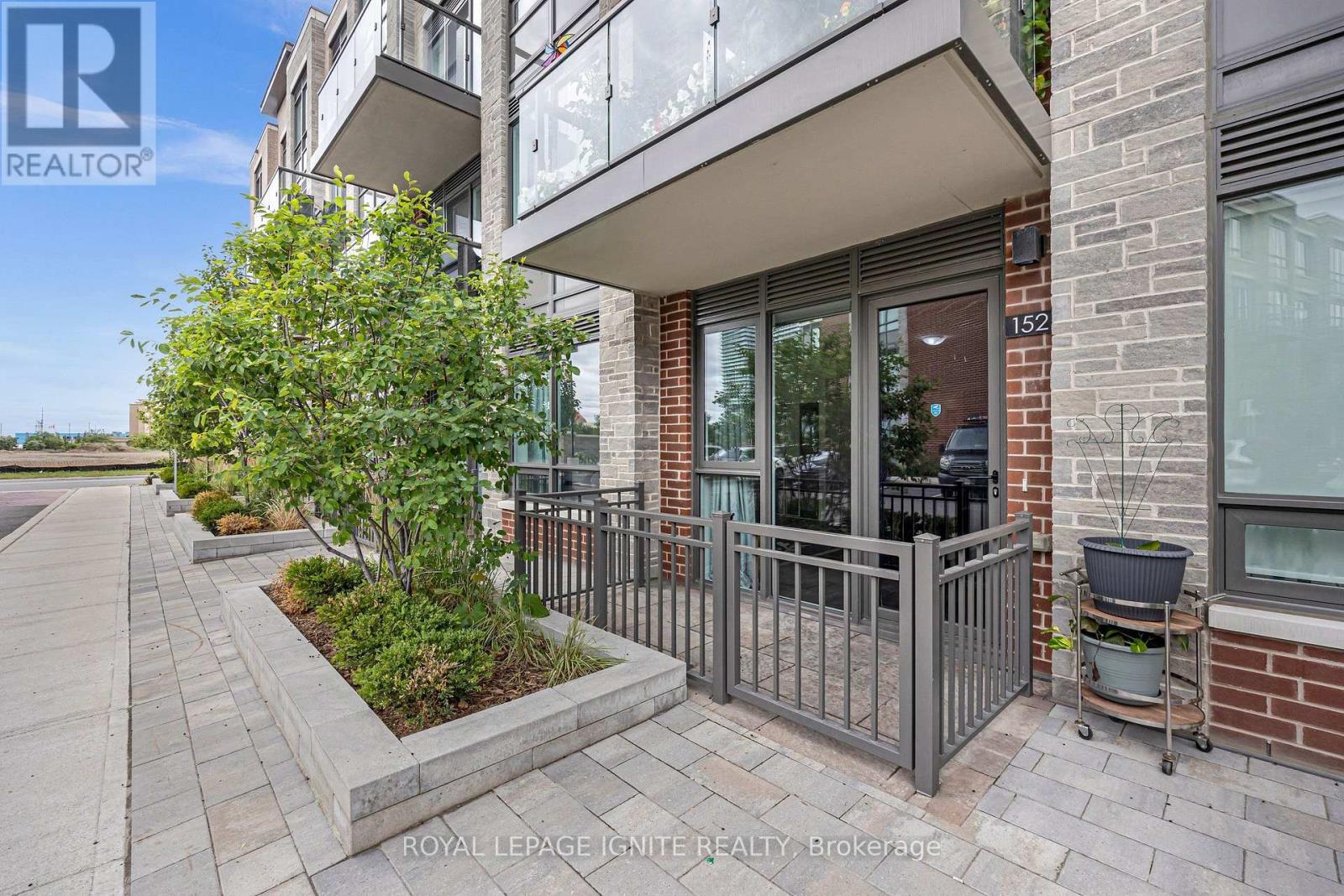 #152 65 ATTMAR DRIVE - 31
