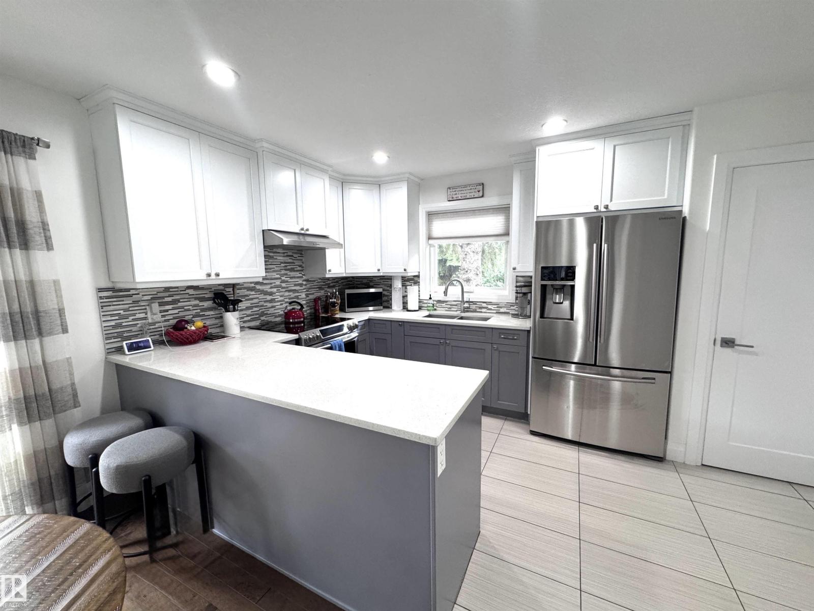 7004 97 ST NW - 10