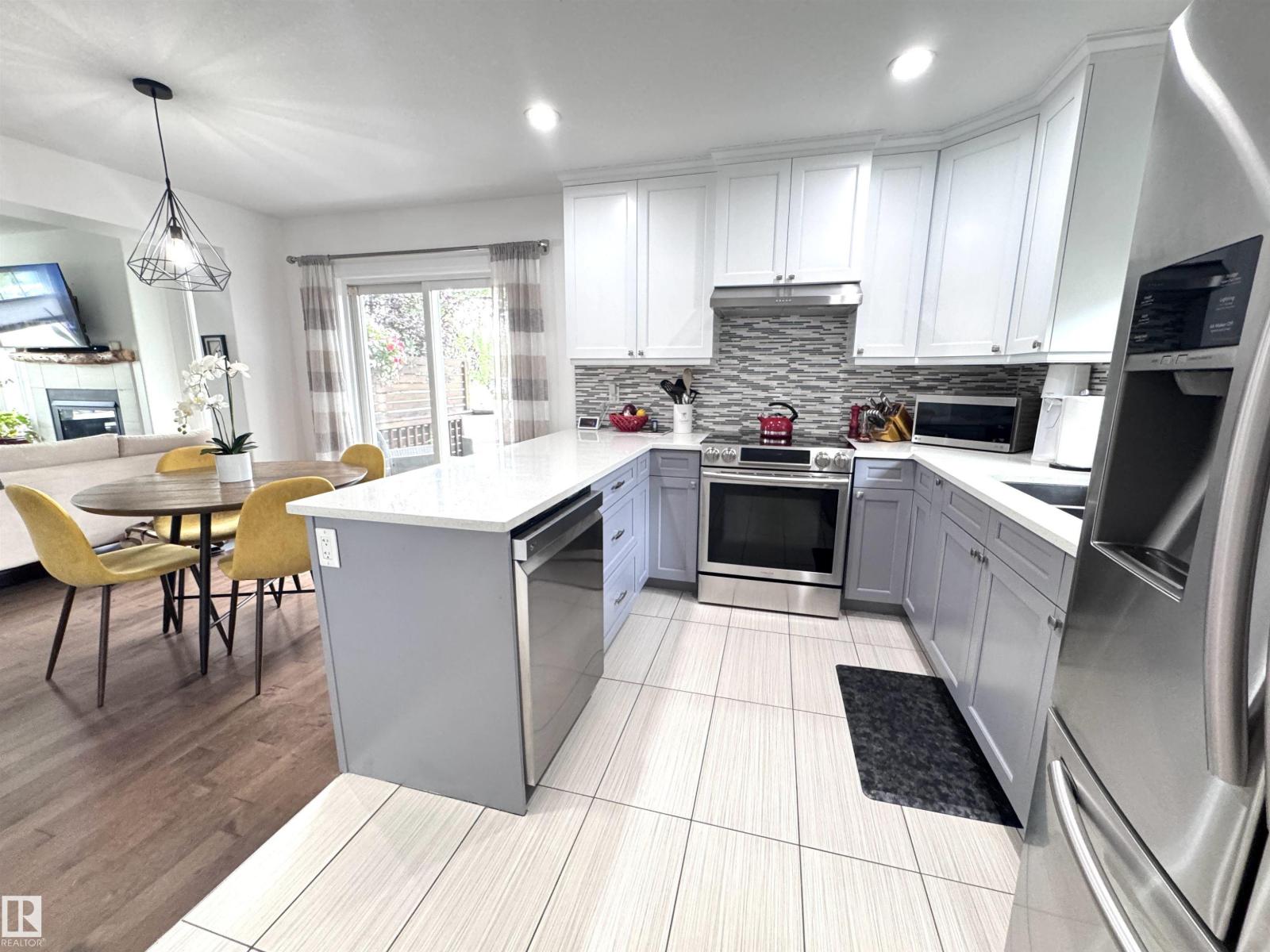 7004 97 ST NW - 11