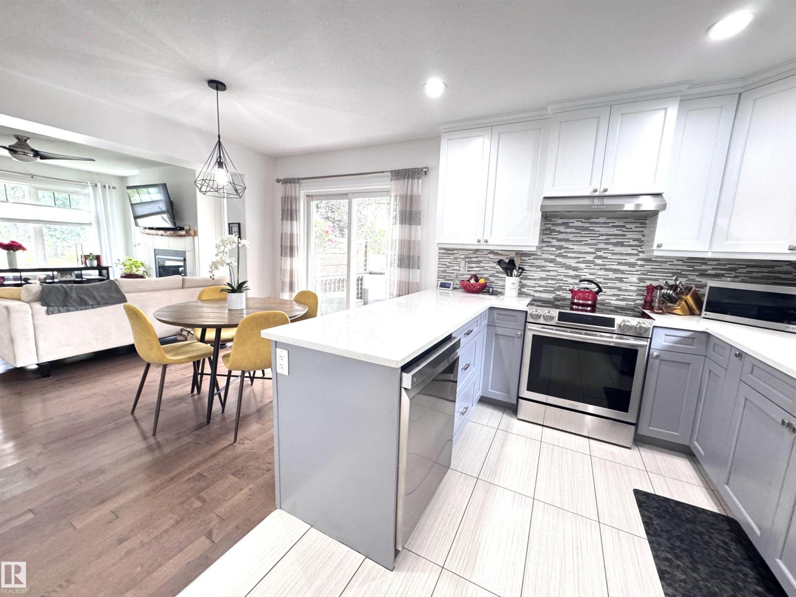 7004 97 ST NW - 12