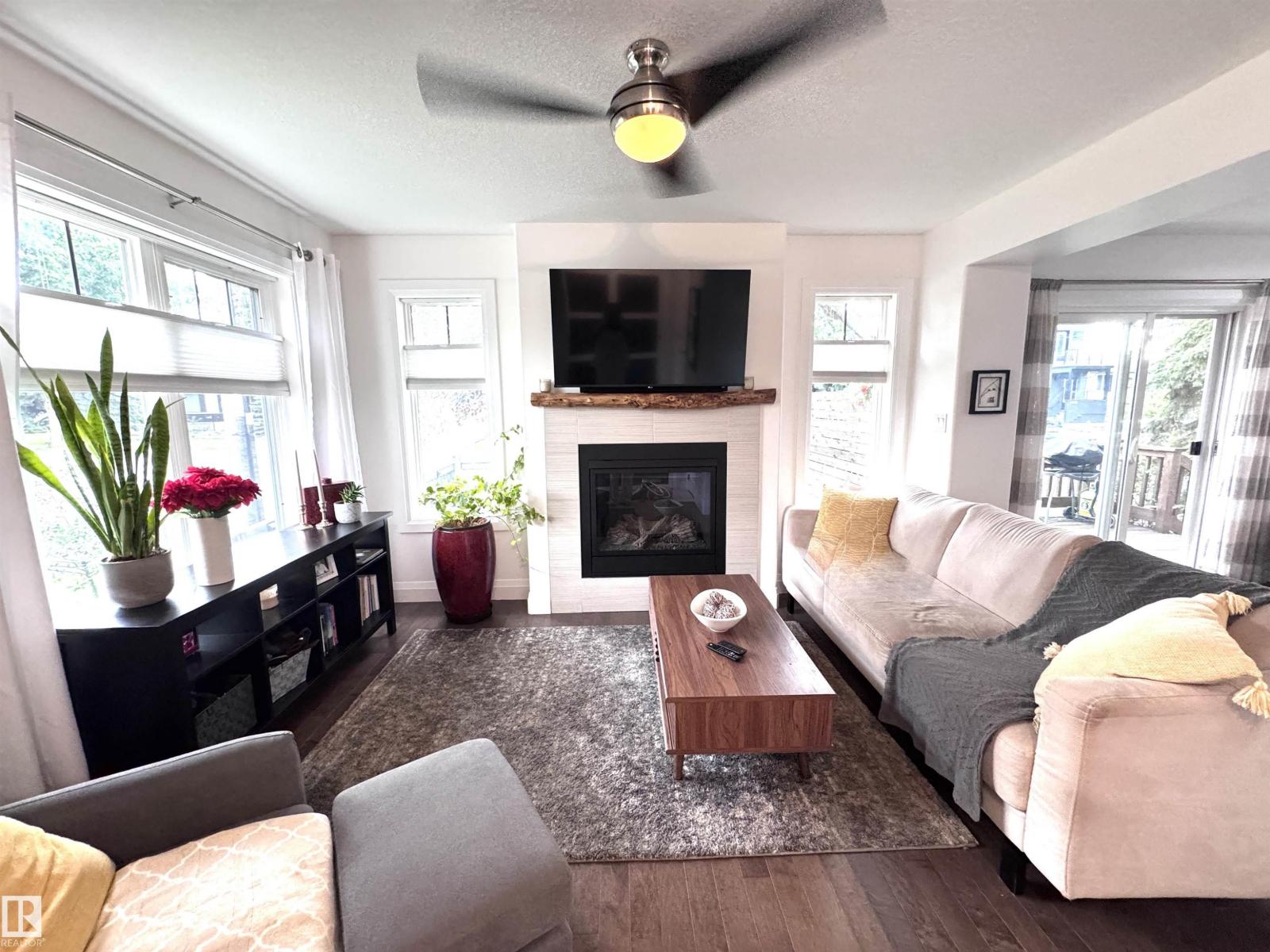 7004 97 ST NW - 4