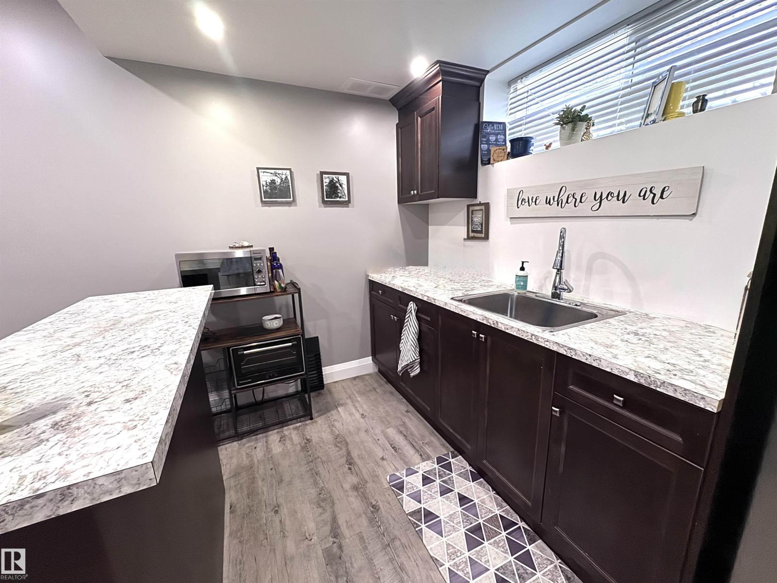 7004 97 ST NW - 44