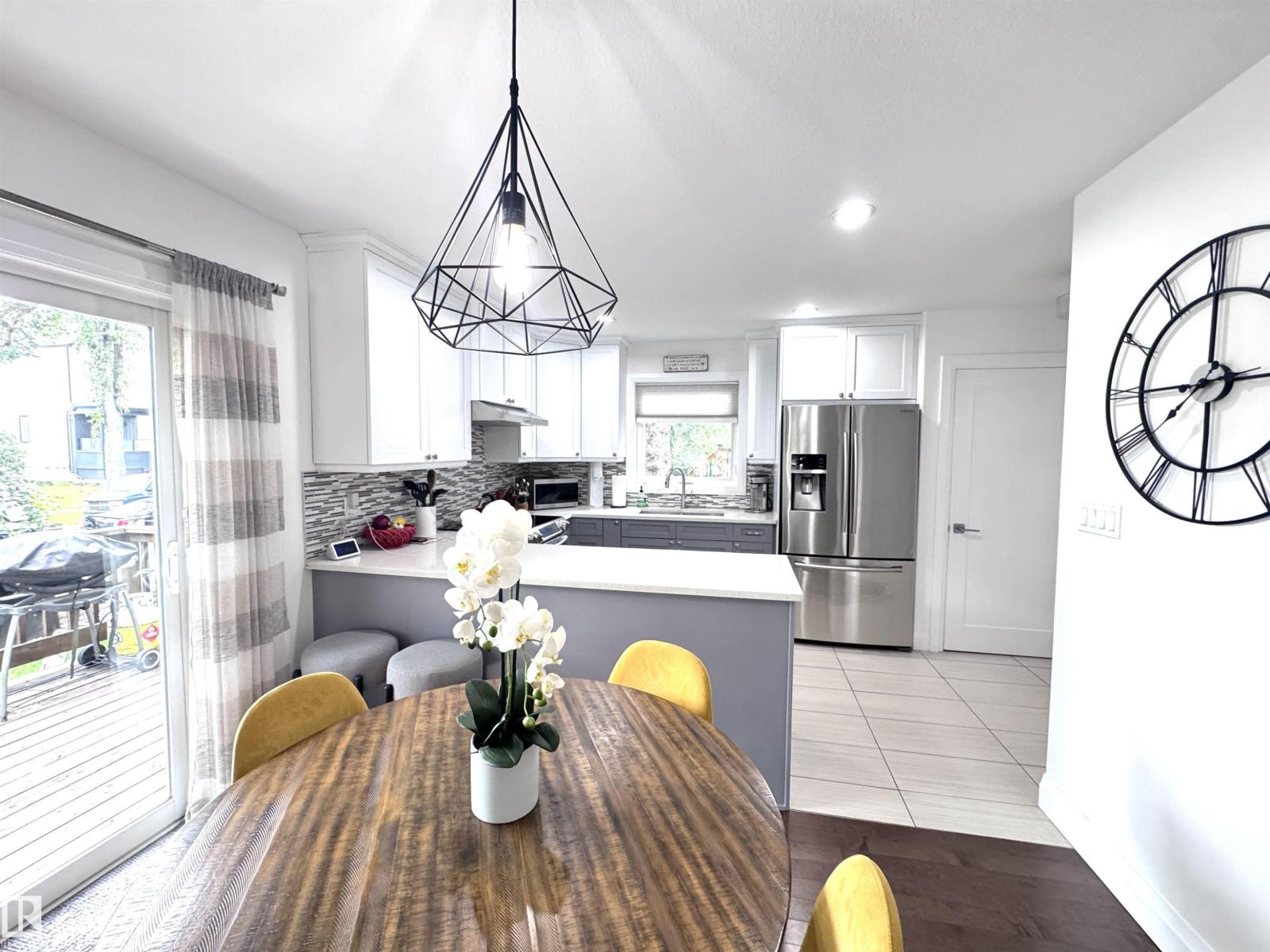 7004 97 ST NW - 9