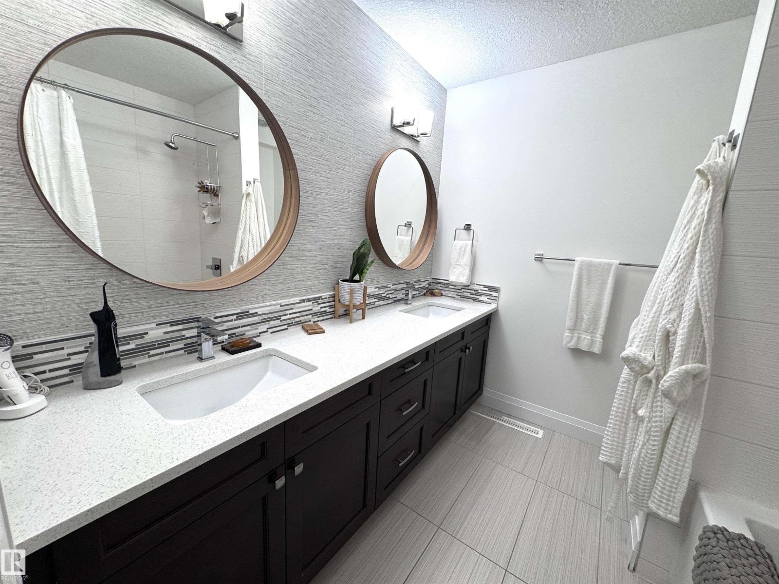 7004 97 ST NW - 21