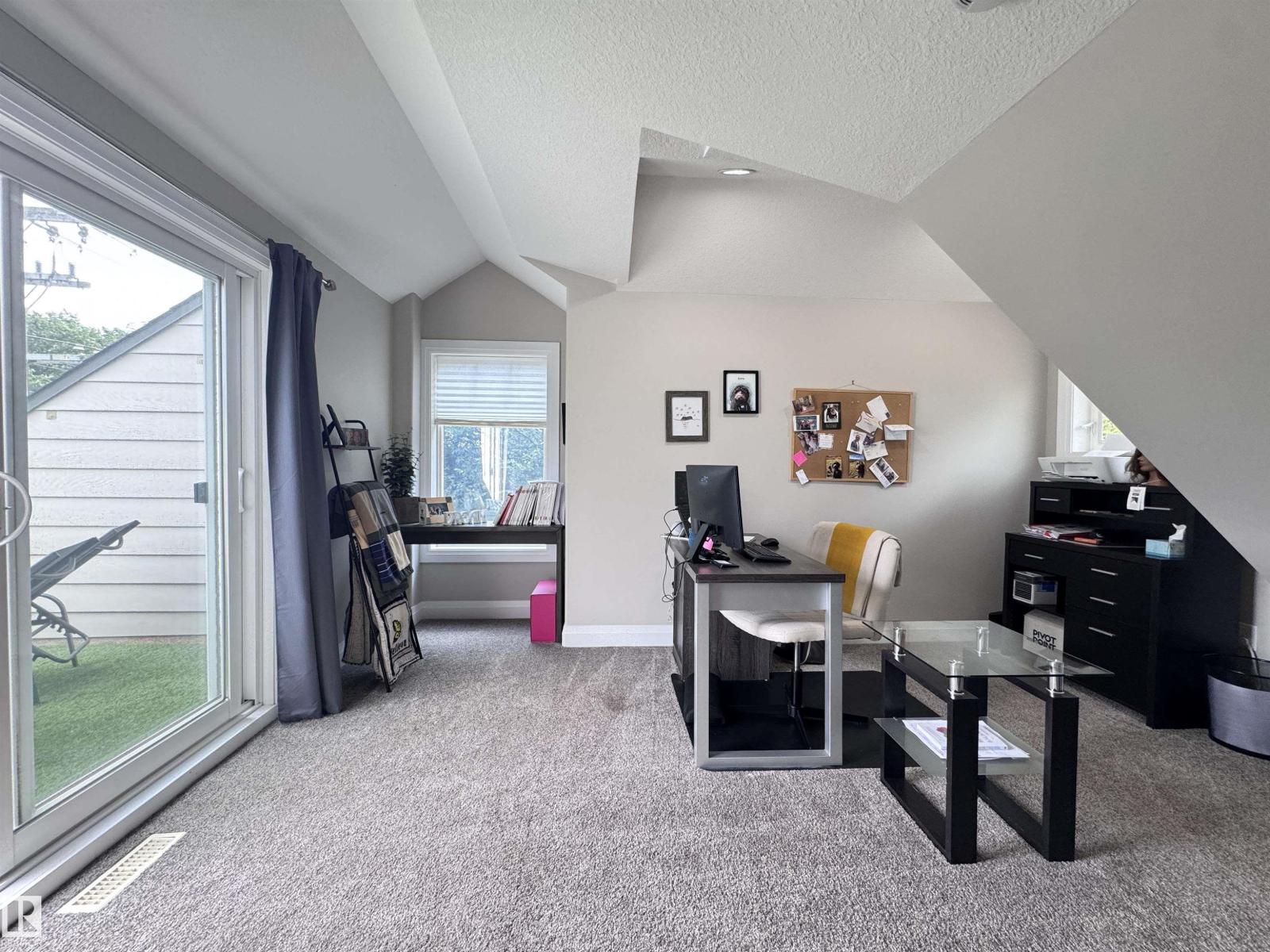 7004 97 ST NW - 35