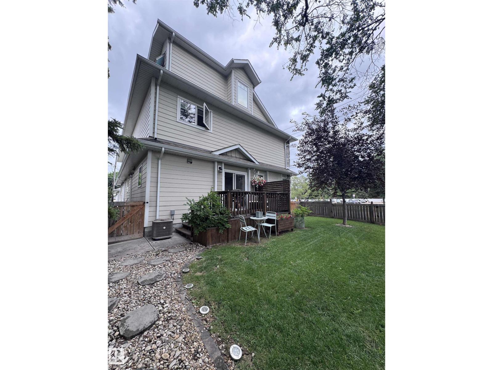 7004 97 ST NW - 49