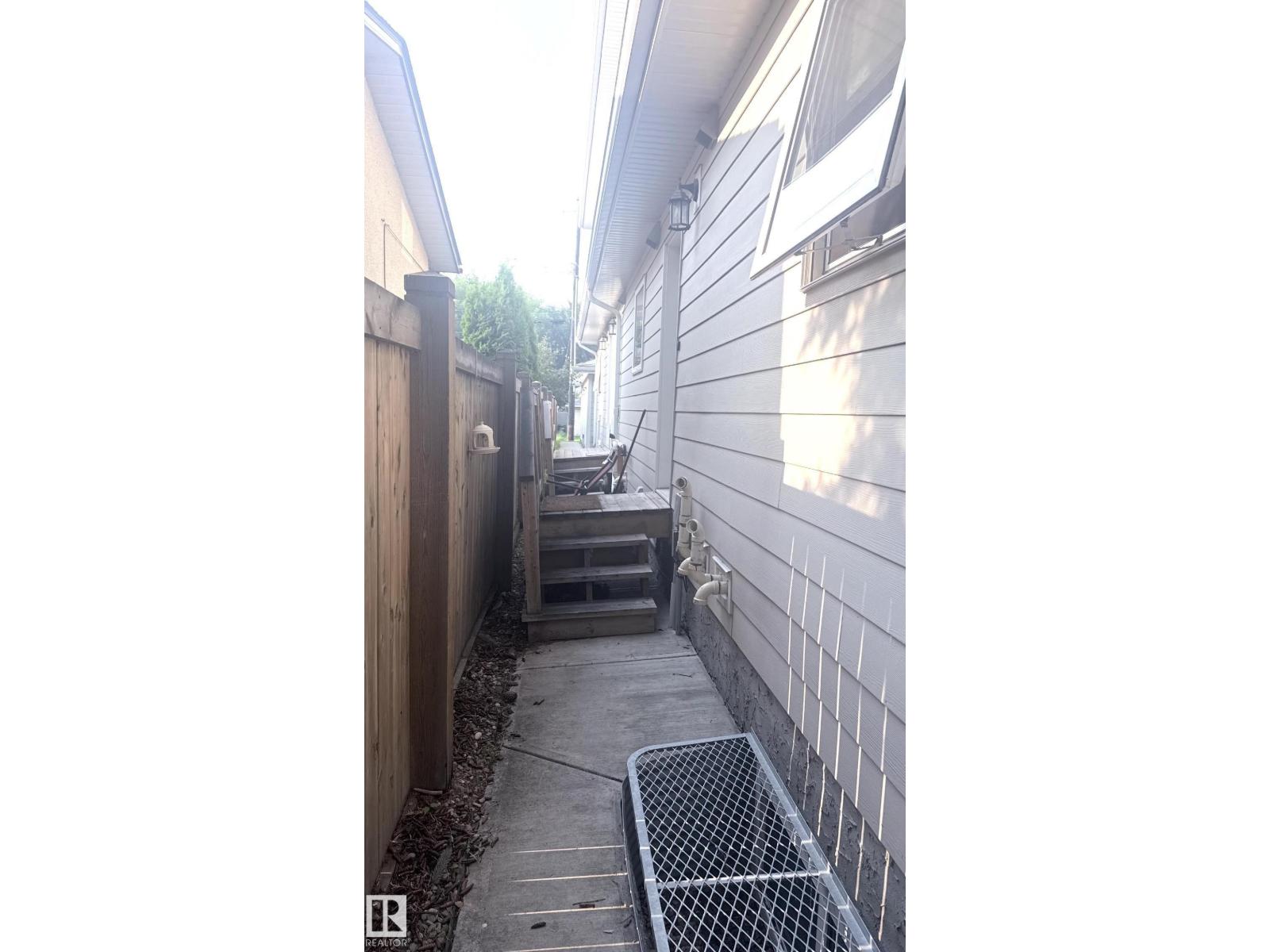 7004 97 ST NW - 40
