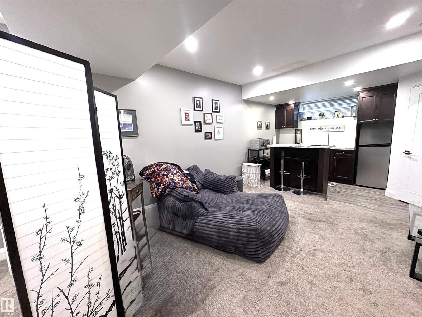 7004 97 ST NW - 45