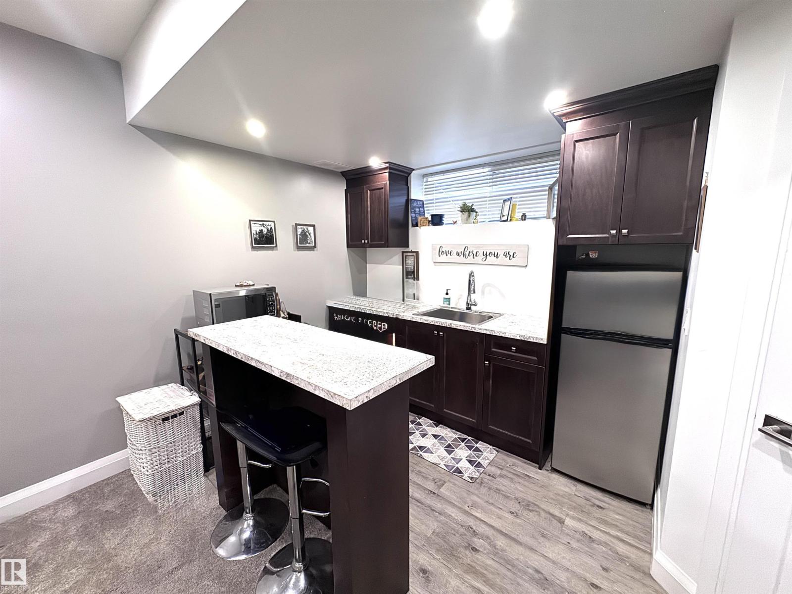 7004 97 ST NW - 43