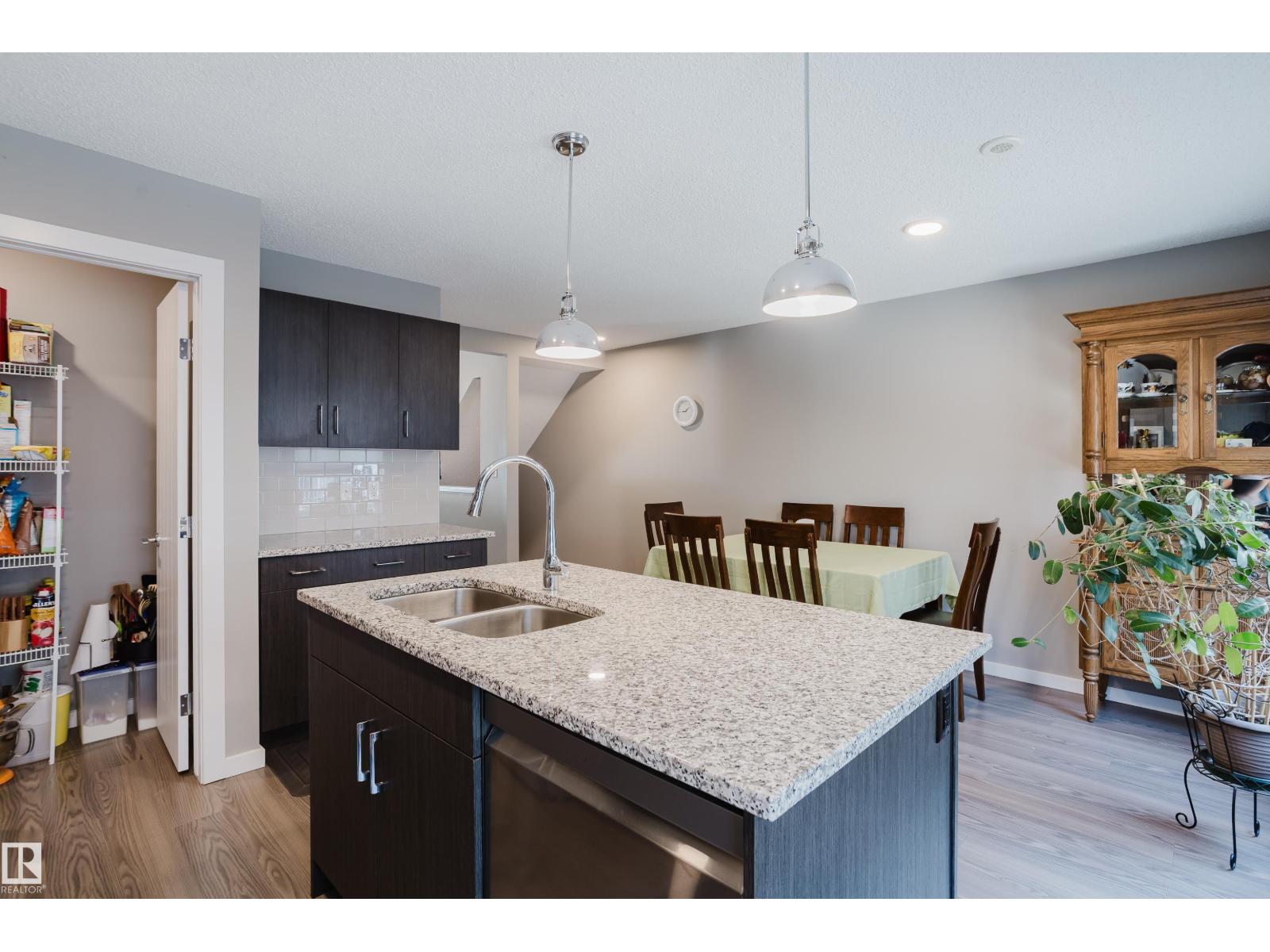 #28 2215 24 ST NW - 18