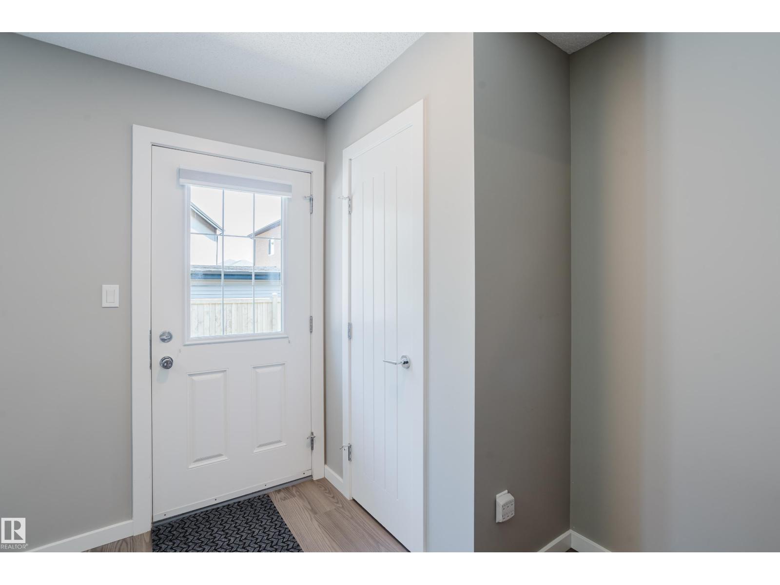 #28 2215 24 ST NW - 2
