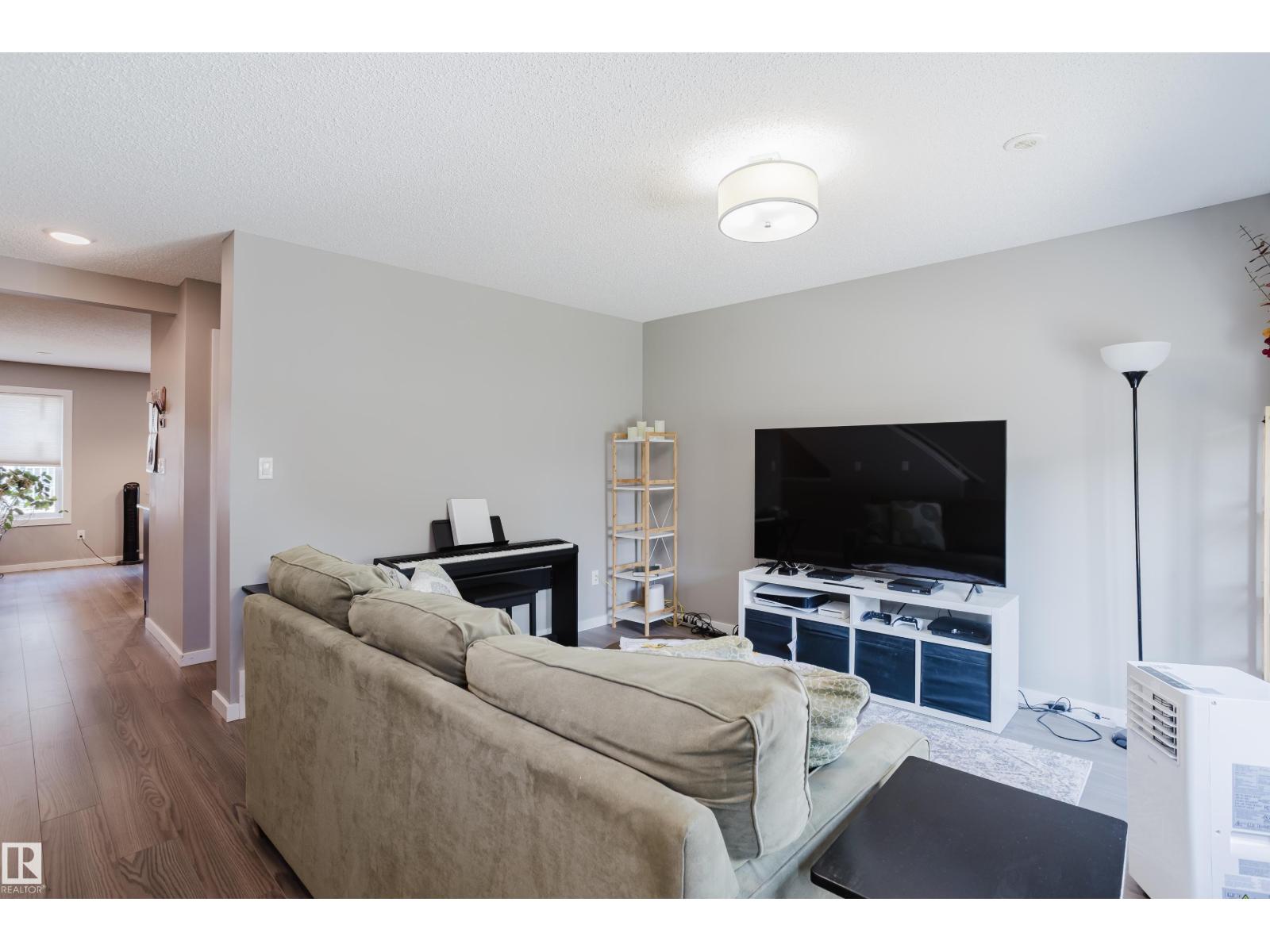 #28 2215 24 ST NW - 4