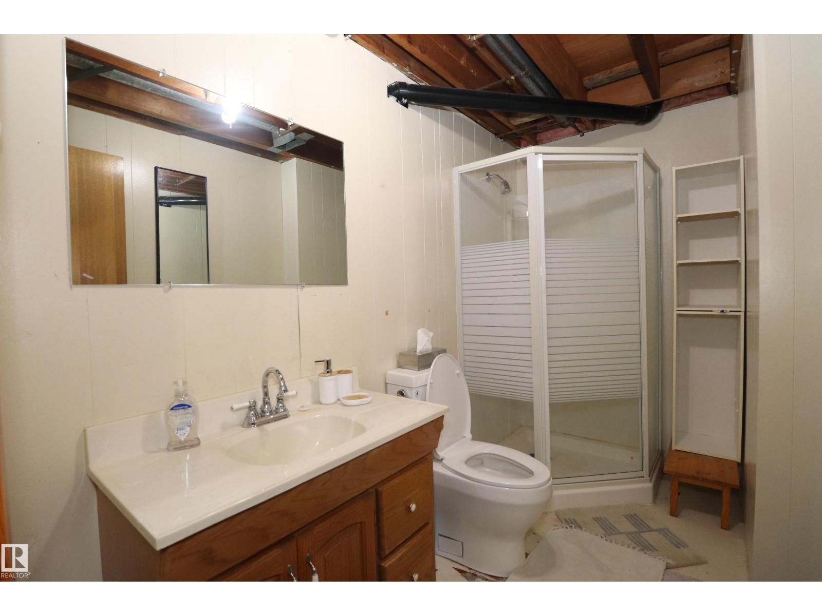 5017 46 AV - Image 32