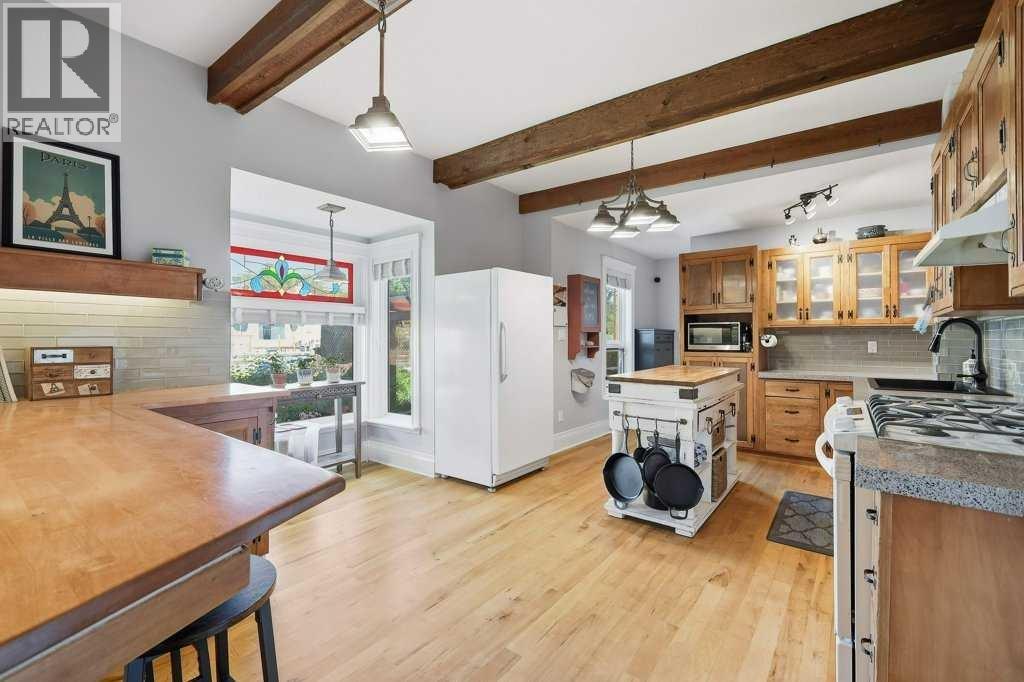 4714 48 Avenue - 9