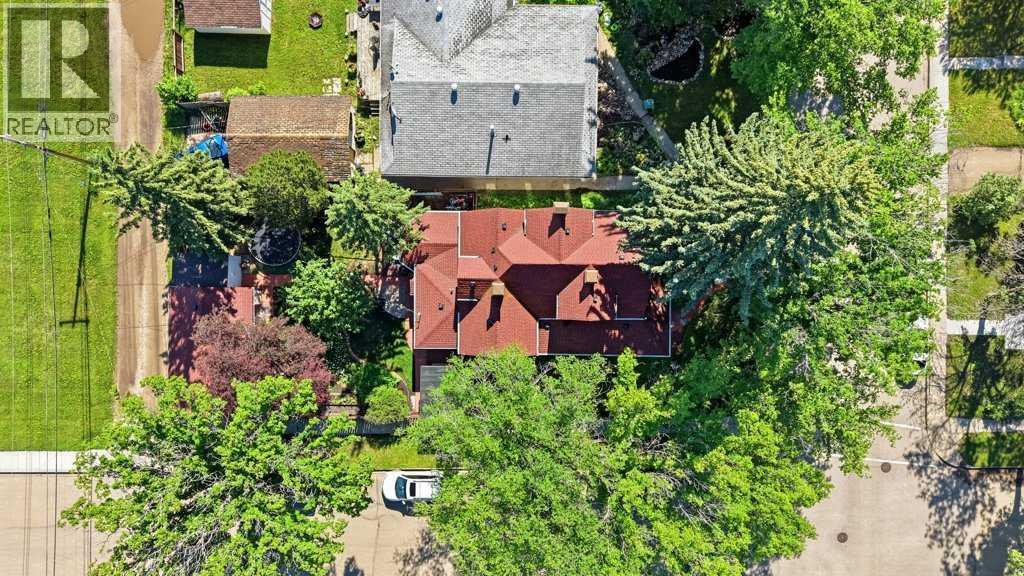 4714 48 Avenue - 33