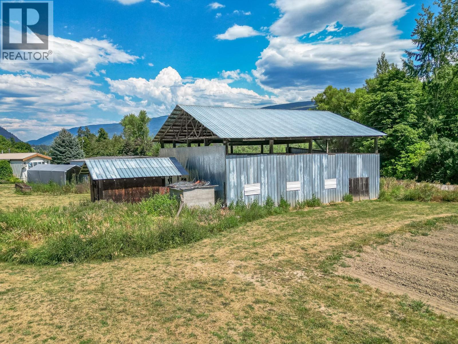 10 Old Sicamous Road - Image 8