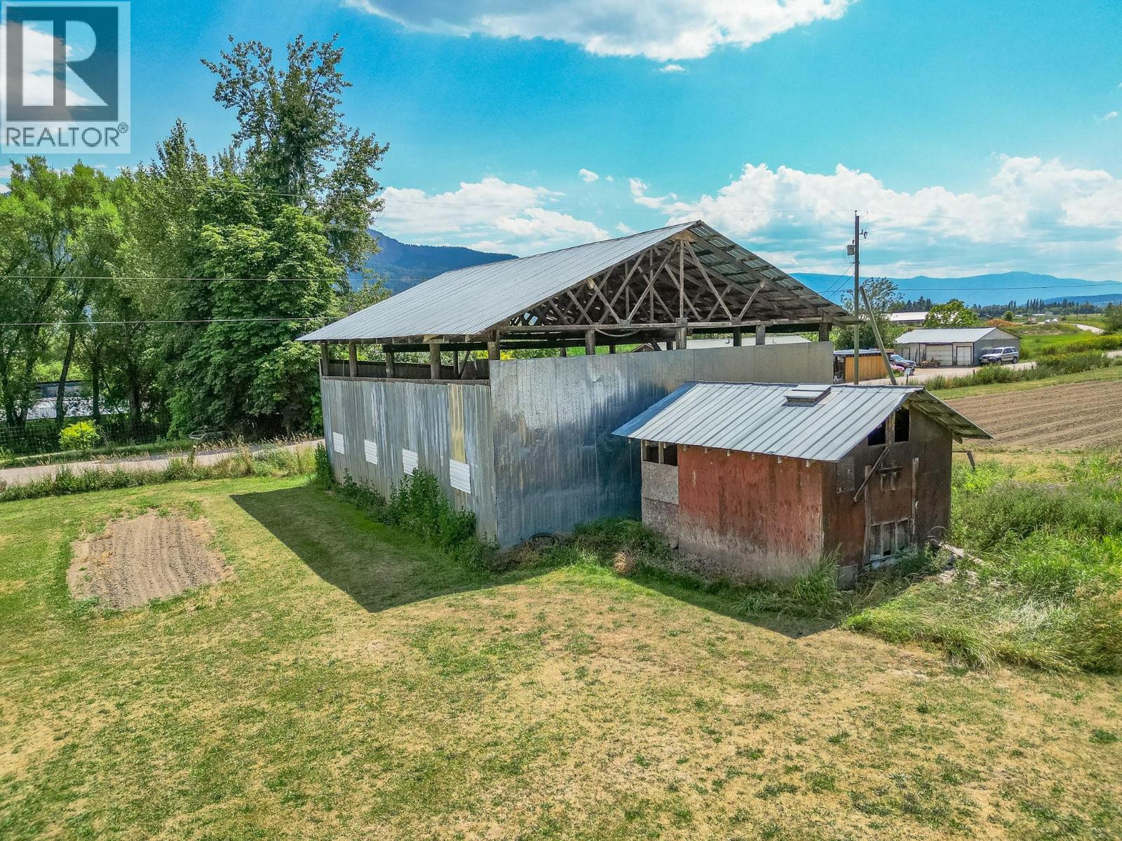 10 Old Sicamous Road - 9