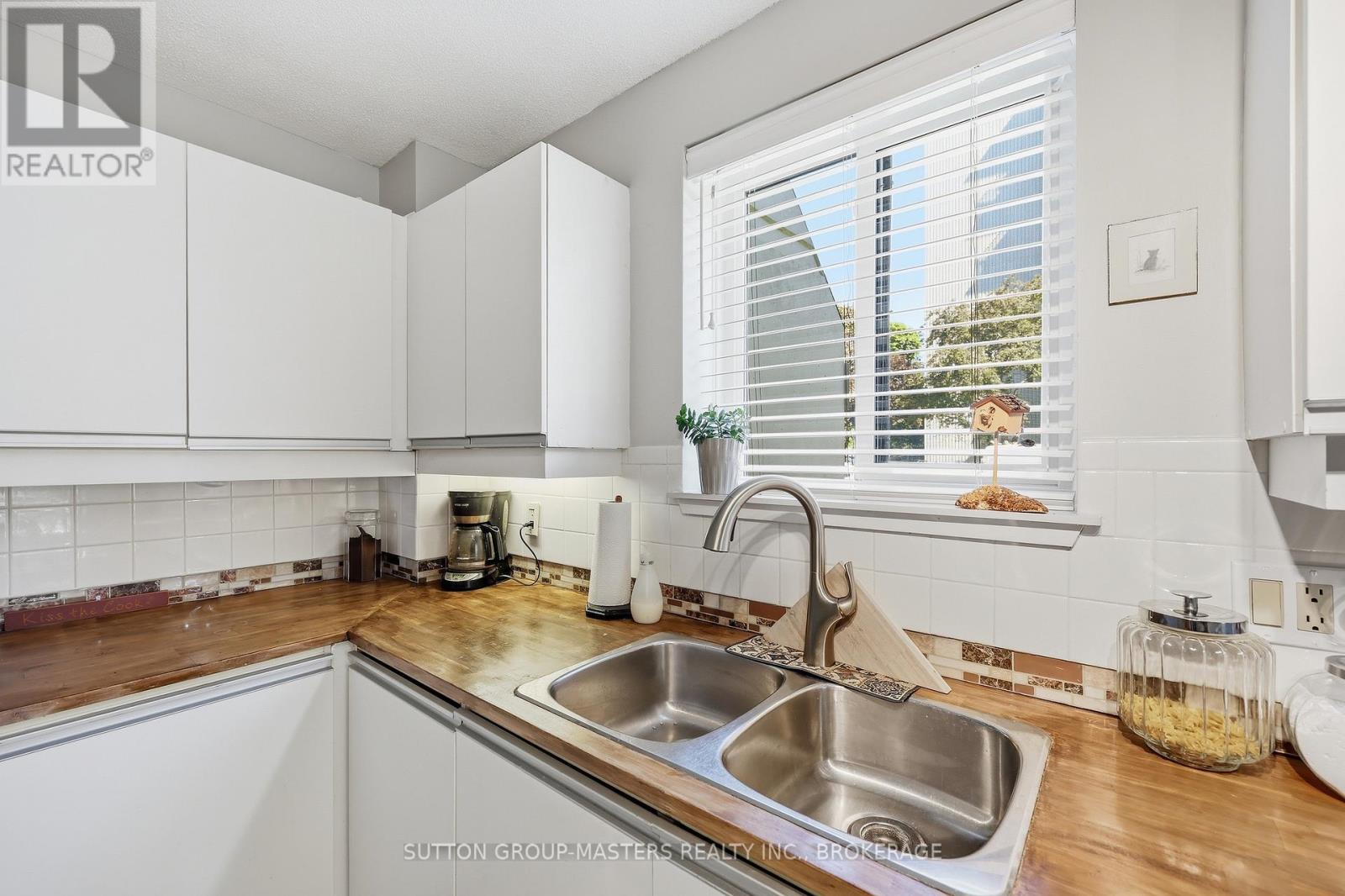 #102 257 BATH ROAD - 37
