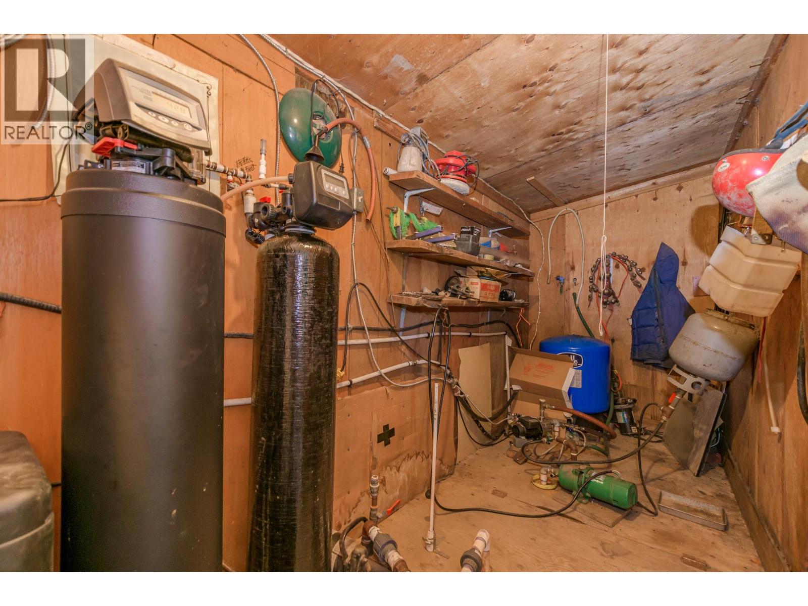 10 Old Sicamous Road - 35