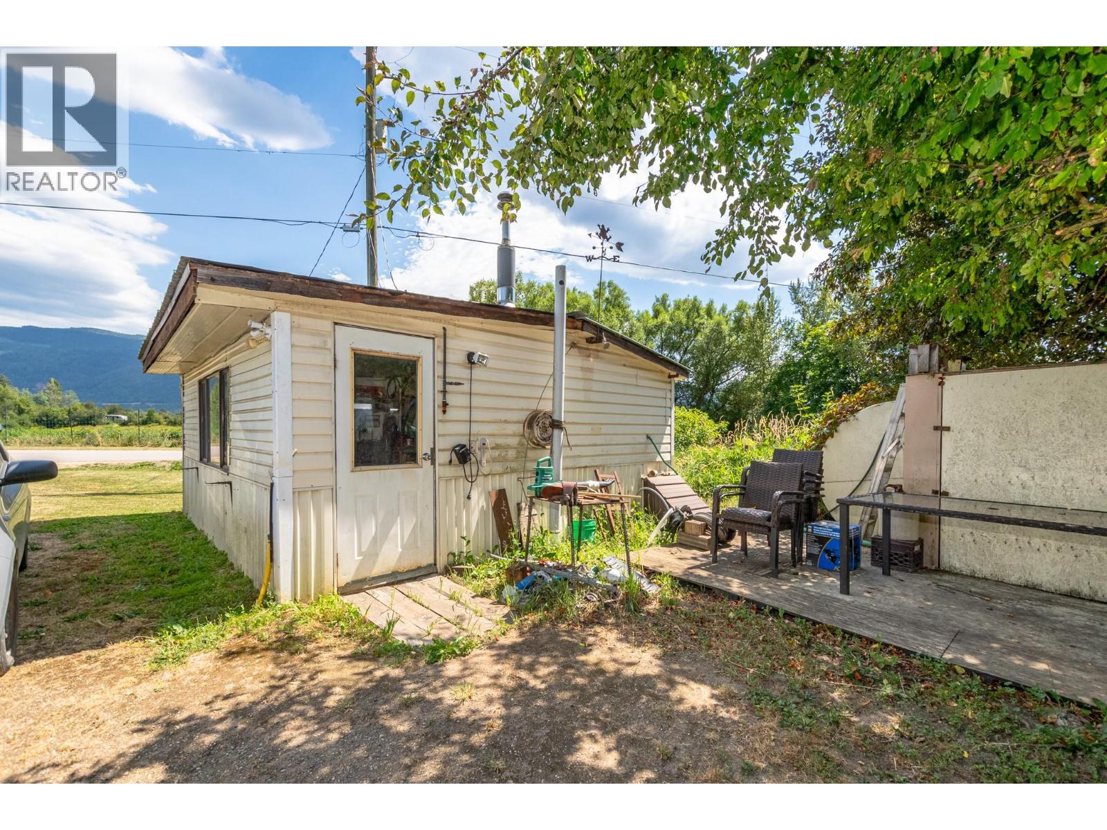 10 Old Sicamous Road - 34