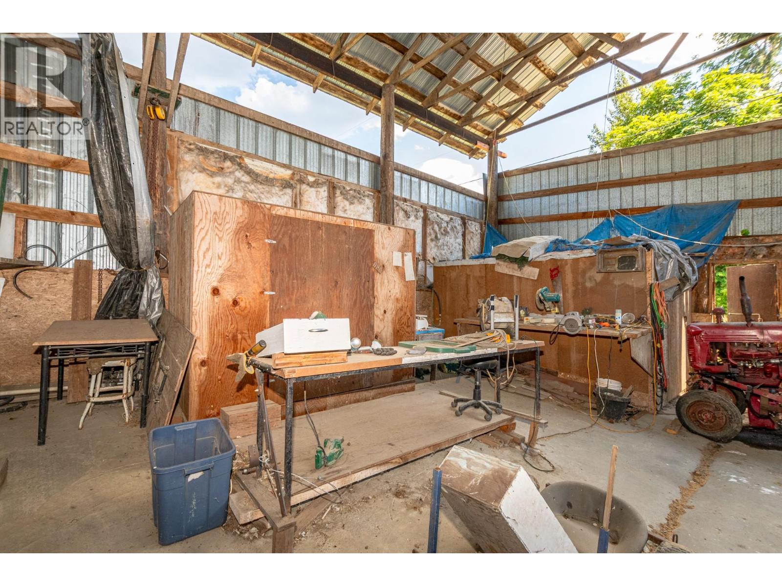 10 Old Sicamous Road - 44
