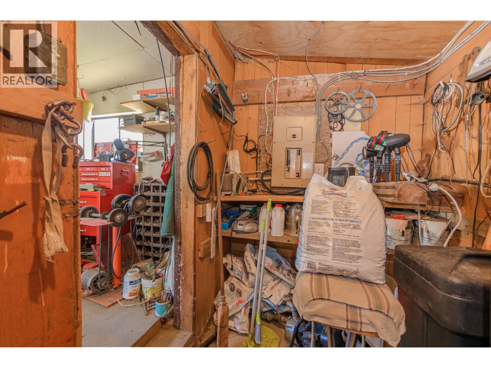 10 Old Sicamous Road - 36