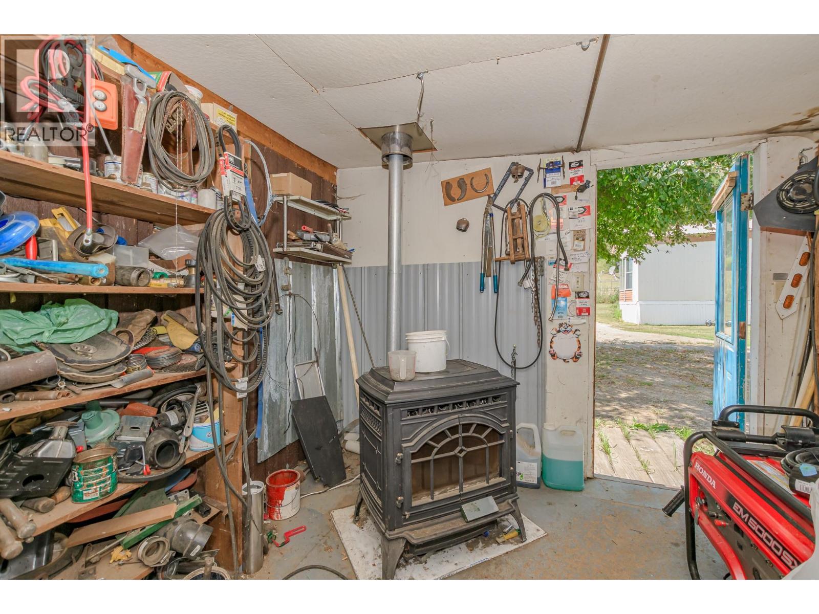 10 Old Sicamous Road - 38
