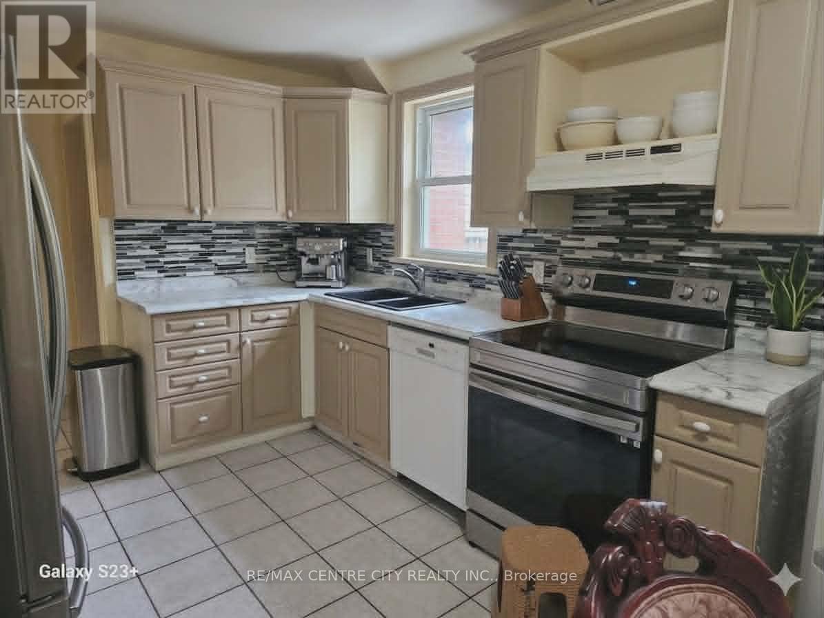 486 HALE STREET - 10