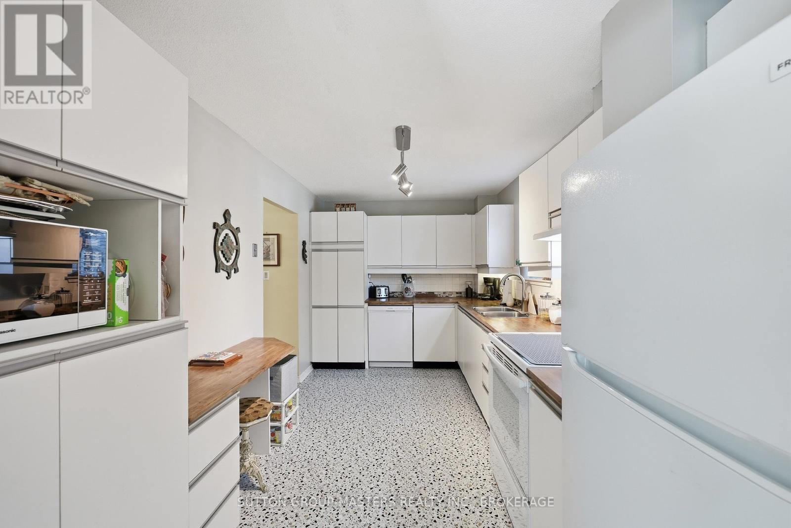 #102 257 BATH ROAD - 35