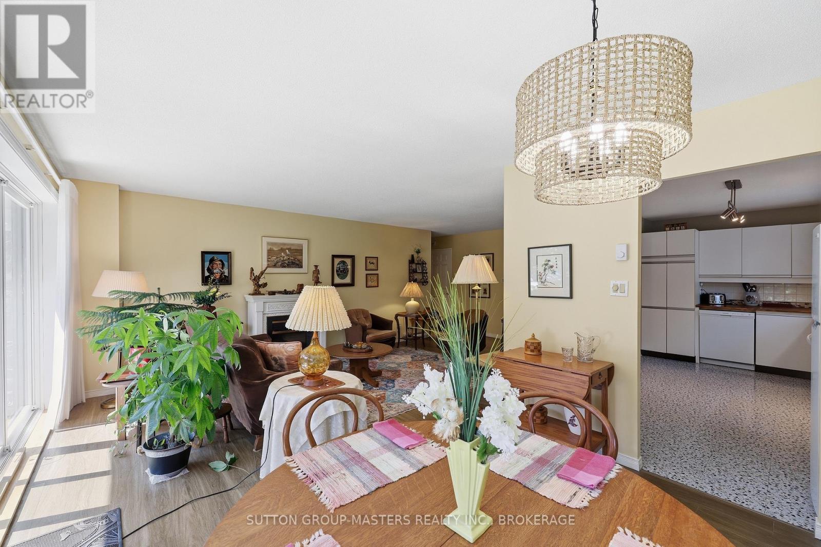 #102 257 BATH ROAD - 33