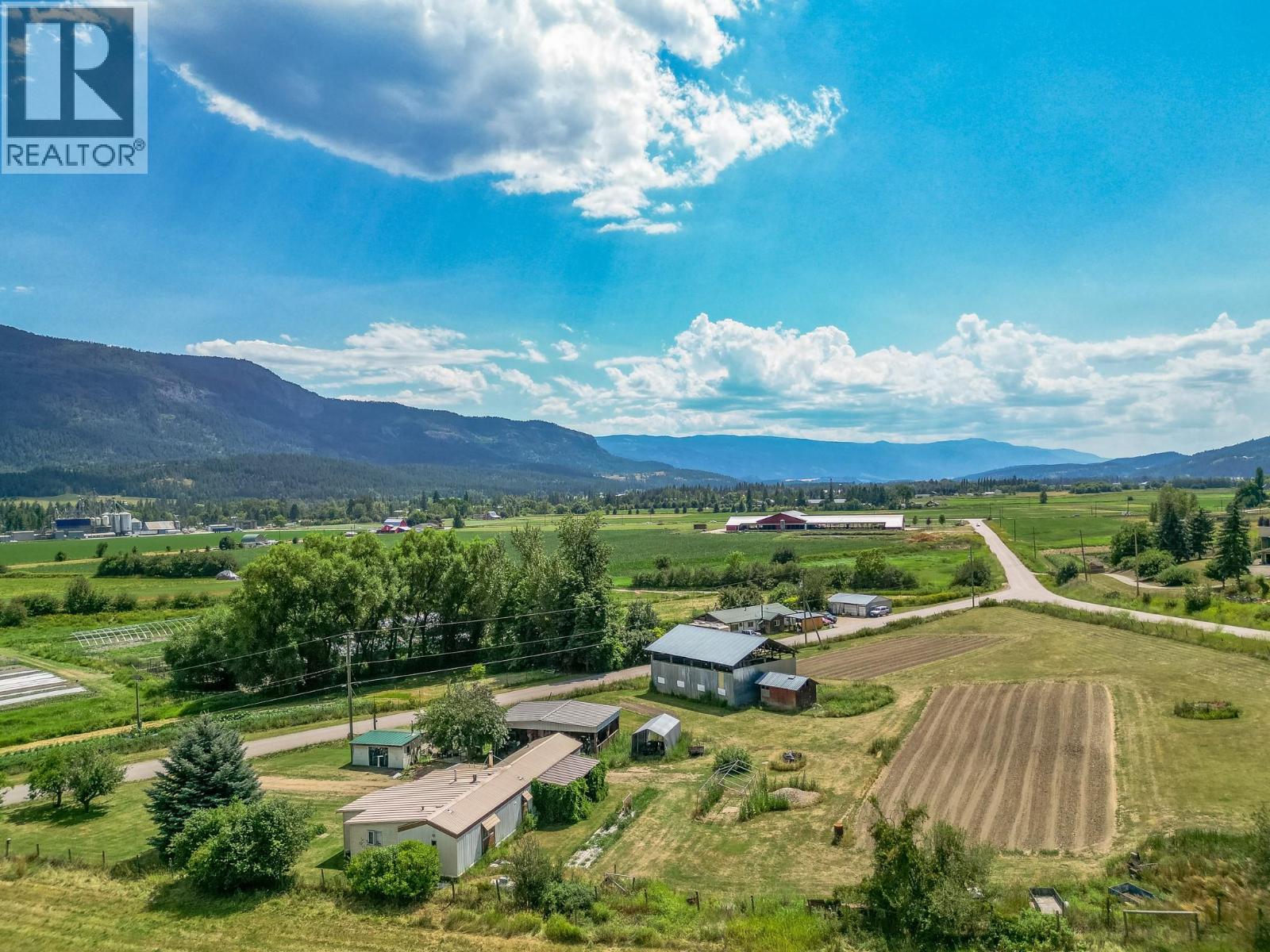 10 Old Sicamous Road - 56