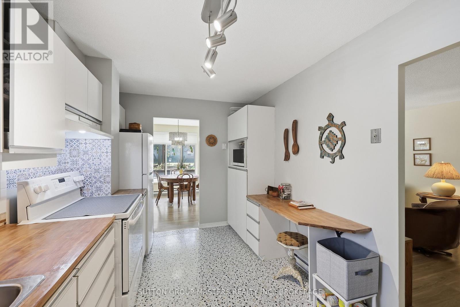 #102 257 BATH ROAD - 38