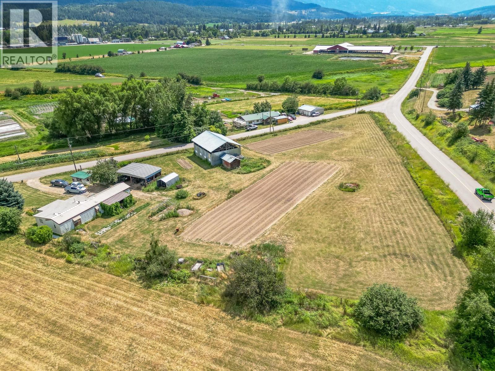 10 Old Sicamous Road - 1