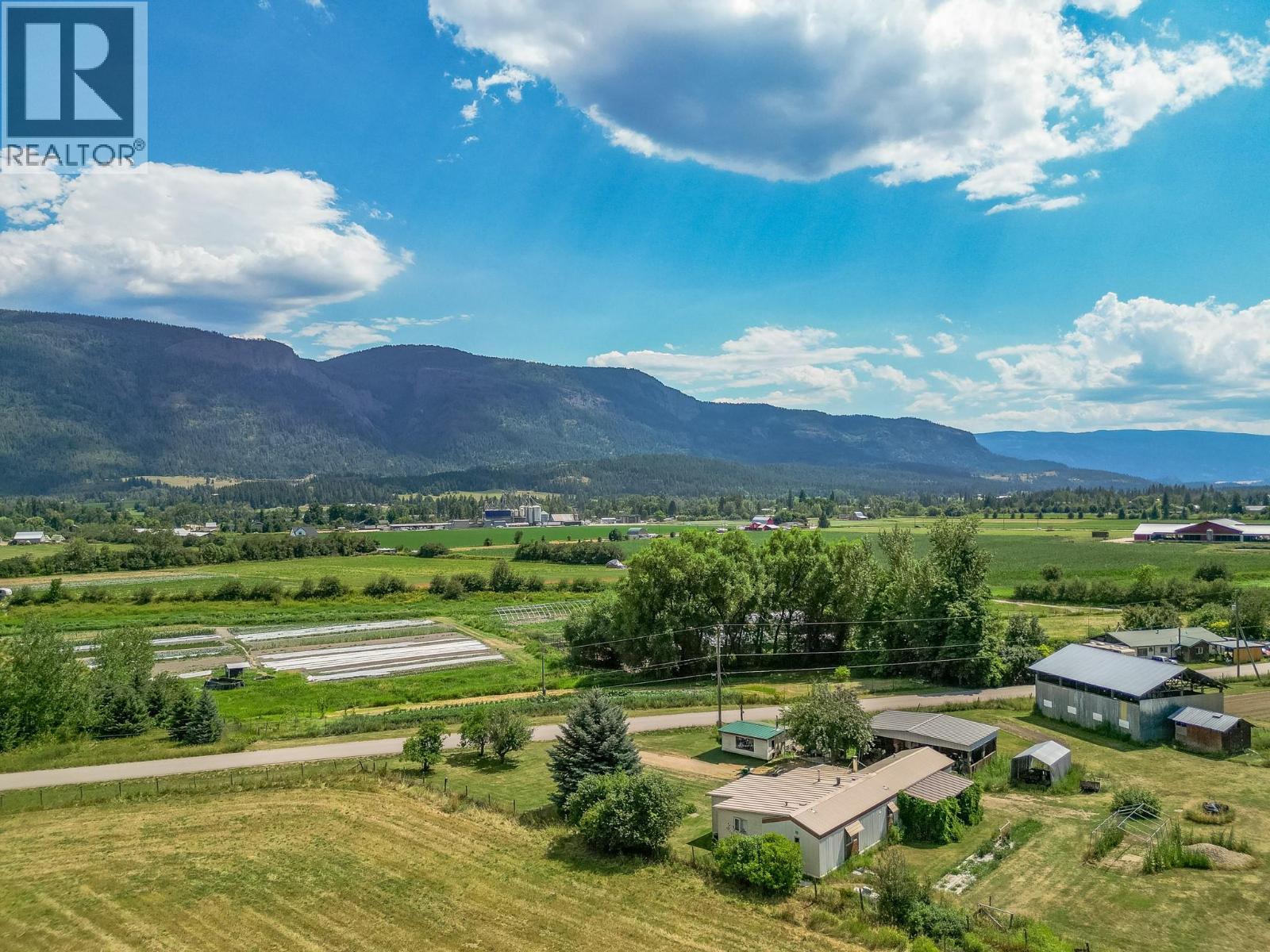 10 Old Sicamous Road - 55