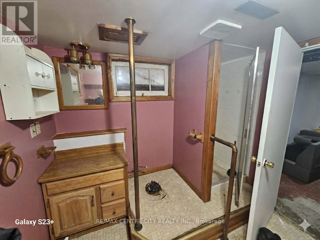 486 HALE STREET - 30
