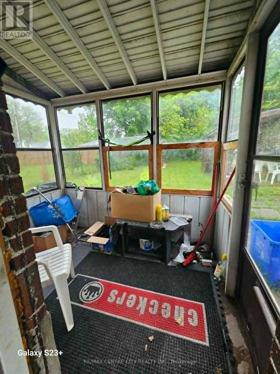 486 HALE STREET - 33