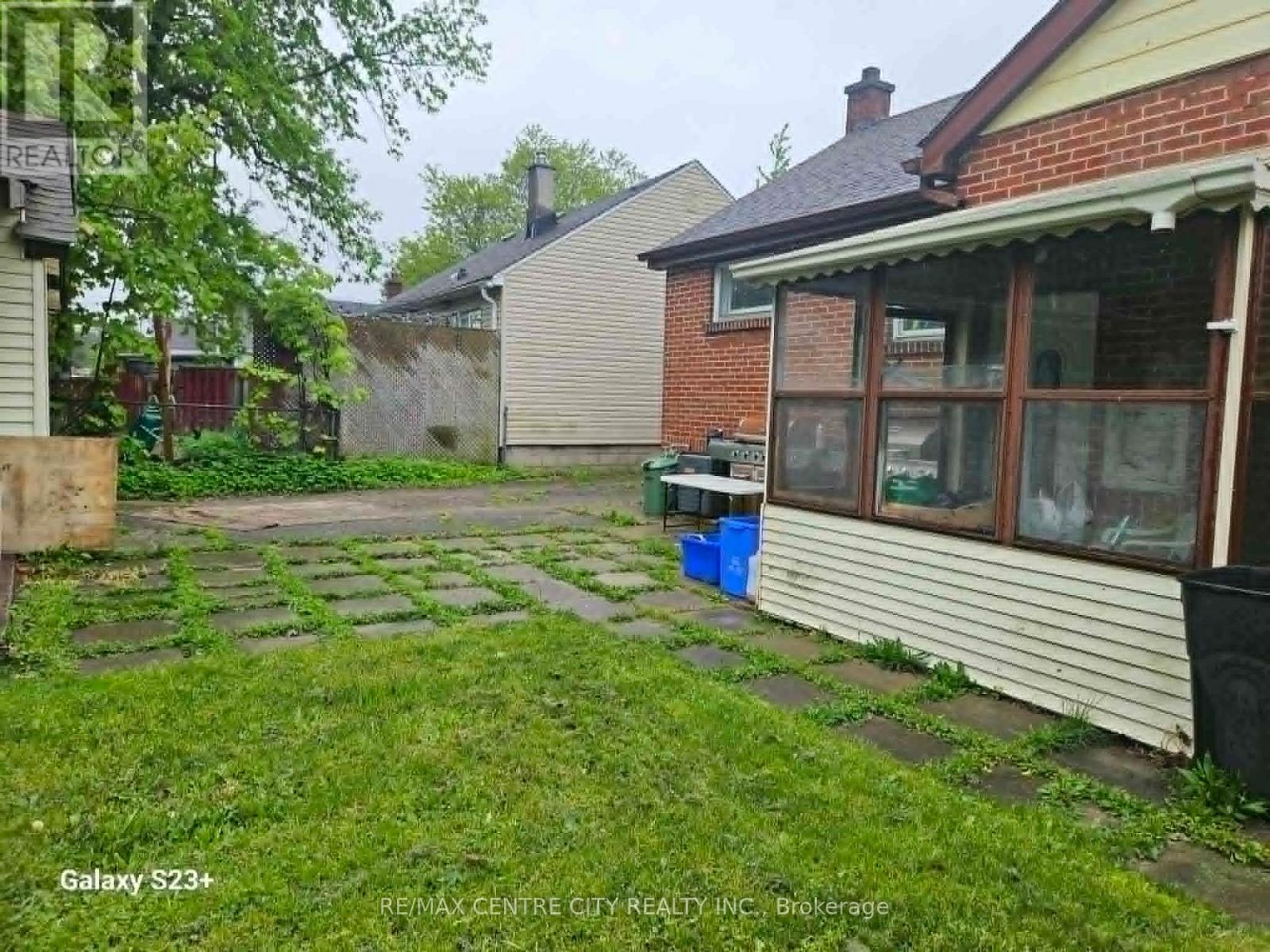 486 HALE STREET - 35