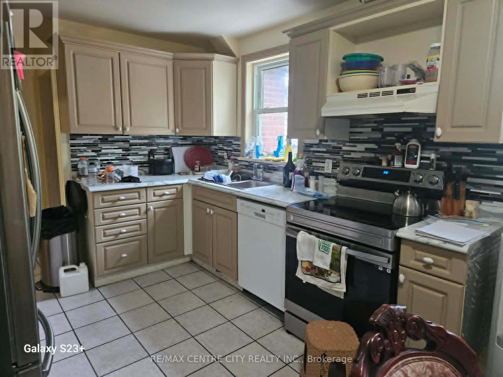 486 HALE STREET - 9