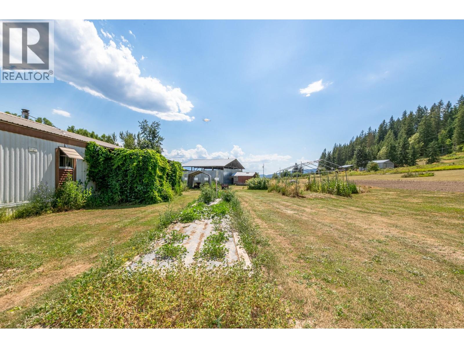 10 Old Sicamous Road - 50