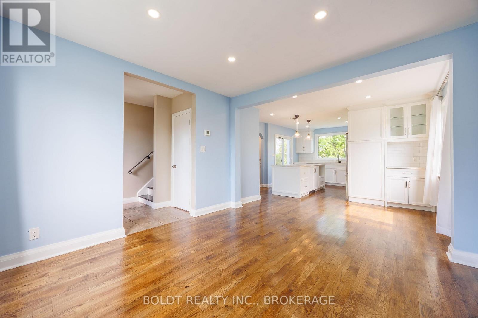 35 RIVERCREST DRIVE - 11
