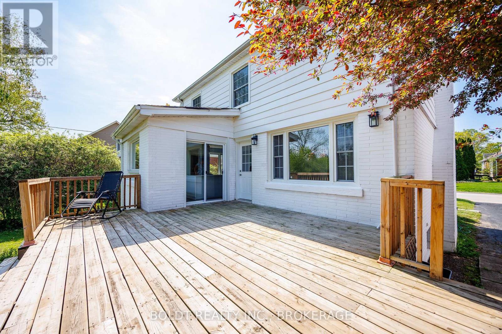 35 RIVERCREST DRIVE - 19