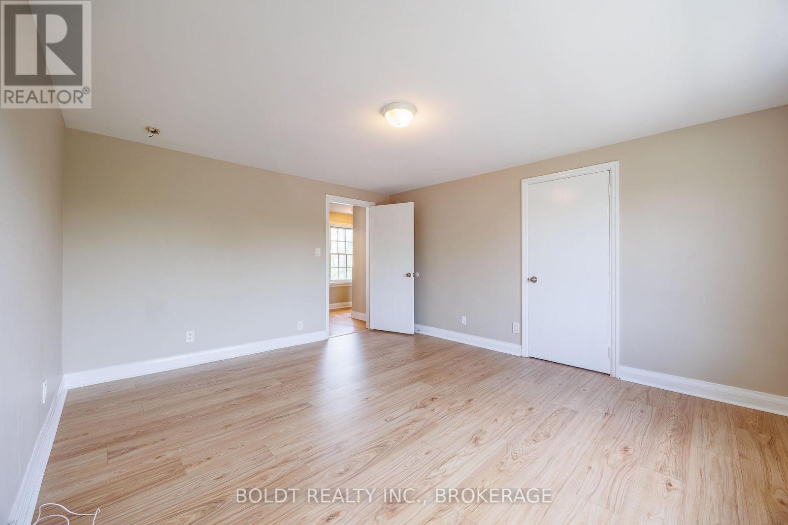 35 RIVERCREST DRIVE - 29