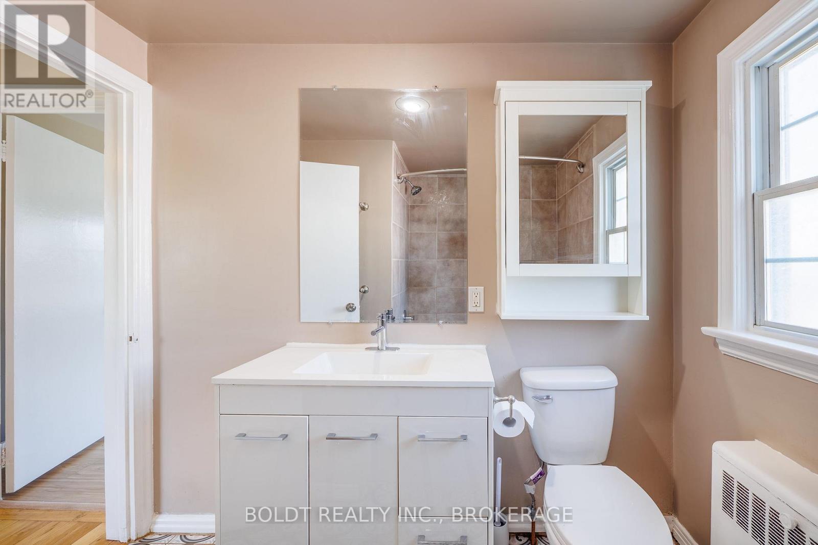 35 RIVERCREST DRIVE - 32