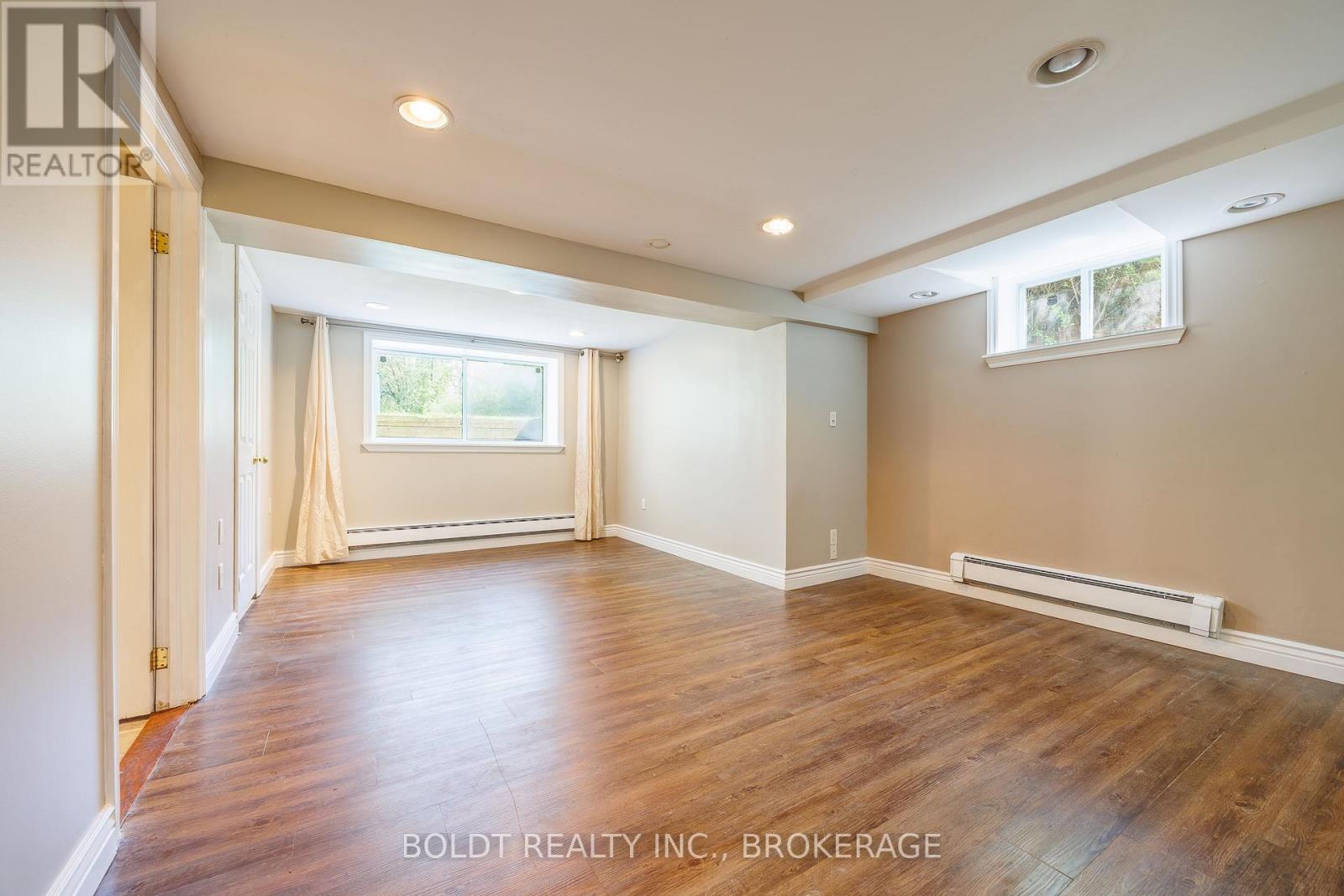 35 RIVERCREST DRIVE - 34