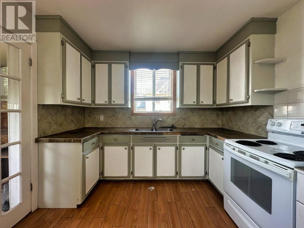 241 Syndicate Ave N - 14