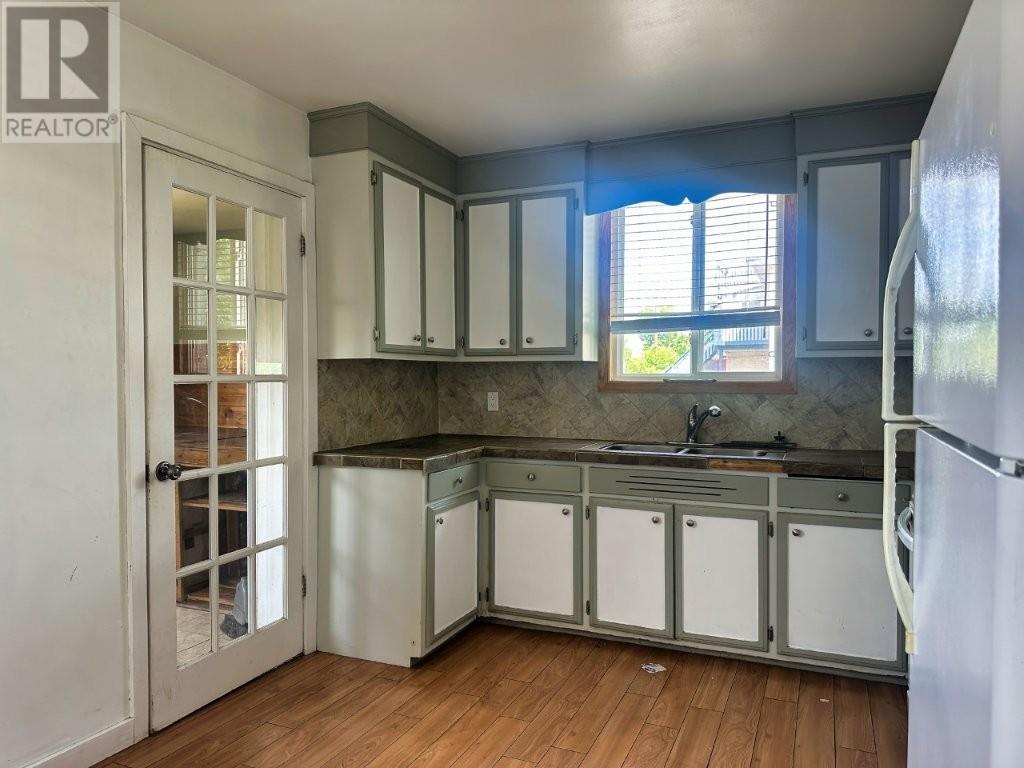 241 Syndicate Ave N - 13