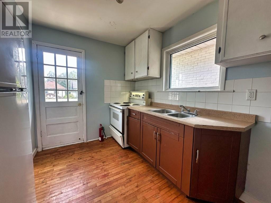241 Syndicate Ave N - 21
