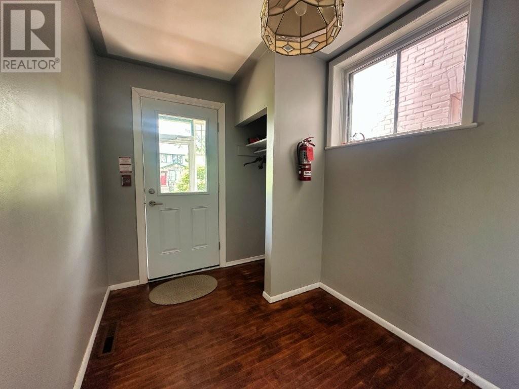 241 Syndicate Ave N - 7