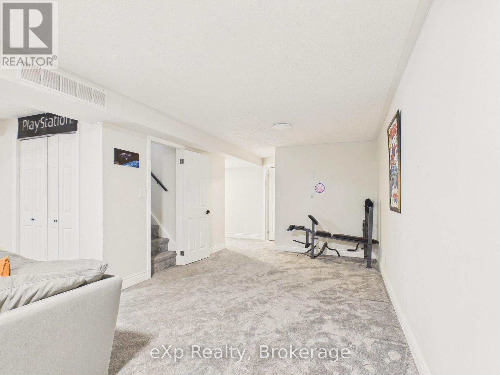 20 HIGHLAND CRESCENT - Image 30
