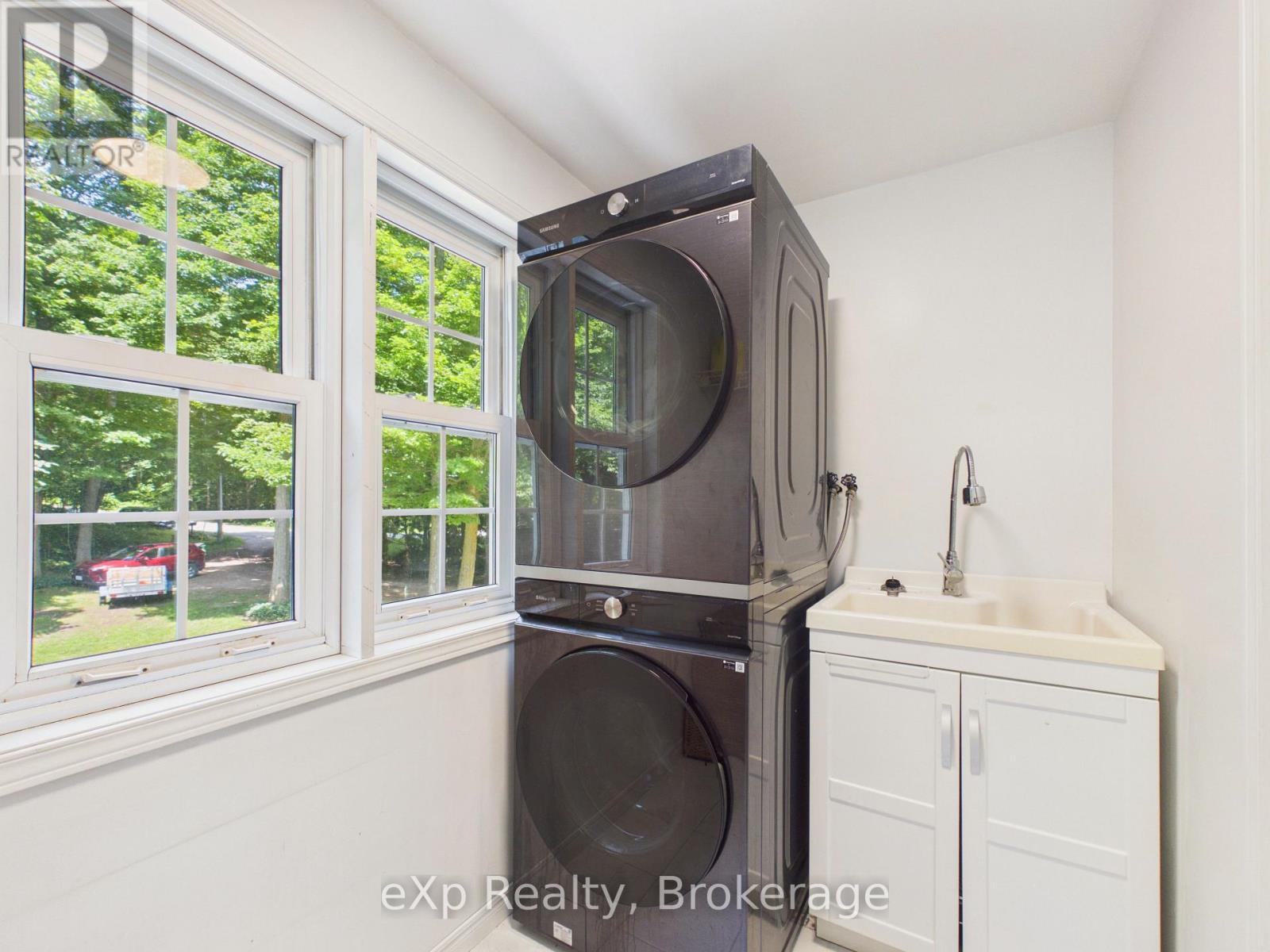20 HIGHLAND CRESCENT - Image 27